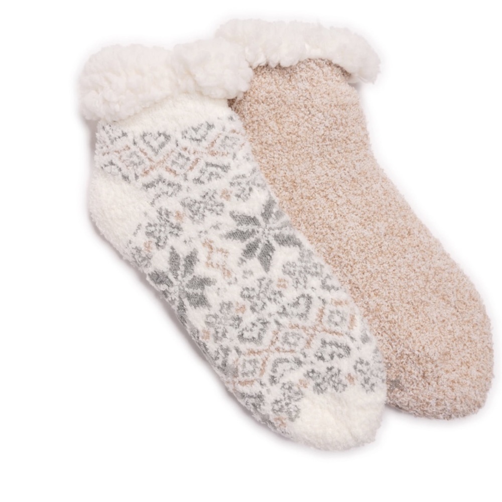 MUK LUKS 2pairs warm & cozy faux fur cream & gray Ankle Height Cable knit socks